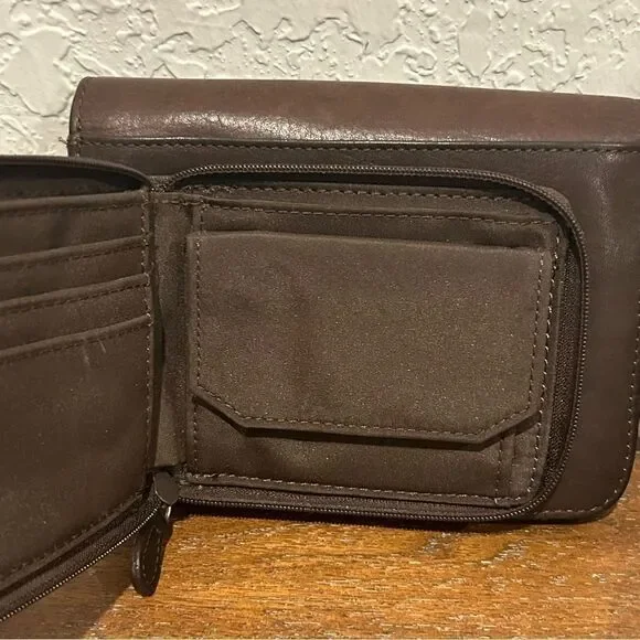 Pelle Studio Leather Crossbody Bag - Picture 5 of 7